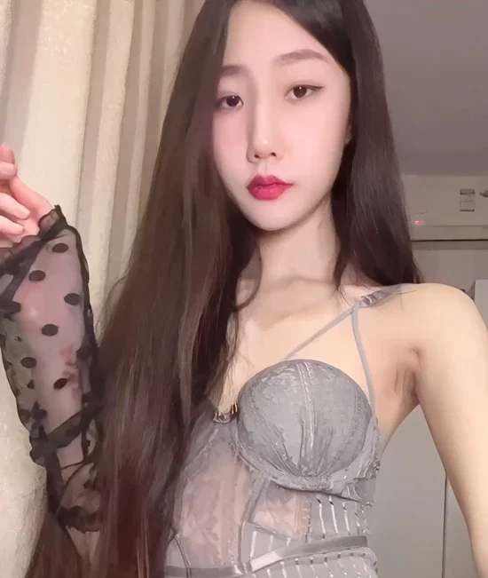 苹果+安卓+电脑【视频 福利姬】八月未央-露脸情趣制服丝袜裸舞紫薇【5.55G】-大壮社区