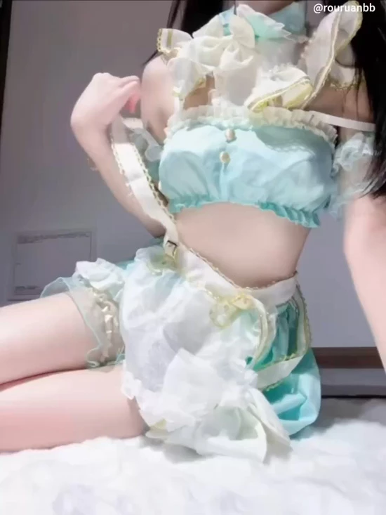 苹果+安卓+电脑【视频 福利姬】萝莉双马尾薄荷绿女仆洛丽塔 在家里拿着跳蛋紫薇【58M】-大壮社区