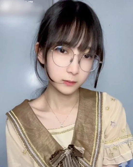 苹果+安卓+电脑【视频 B站】高颜值UP主 语柠柠柠 清纯眼镜妹私拍定制【1.43G】-大壮社区