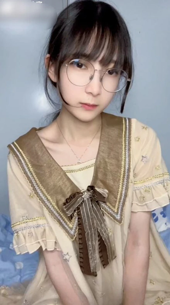 图片[1]-苹果+安卓+电脑【视频 B站】高颜值UP主 语柠柠柠 清纯眼镜妹私拍定制【1.43G】-大壮社区
